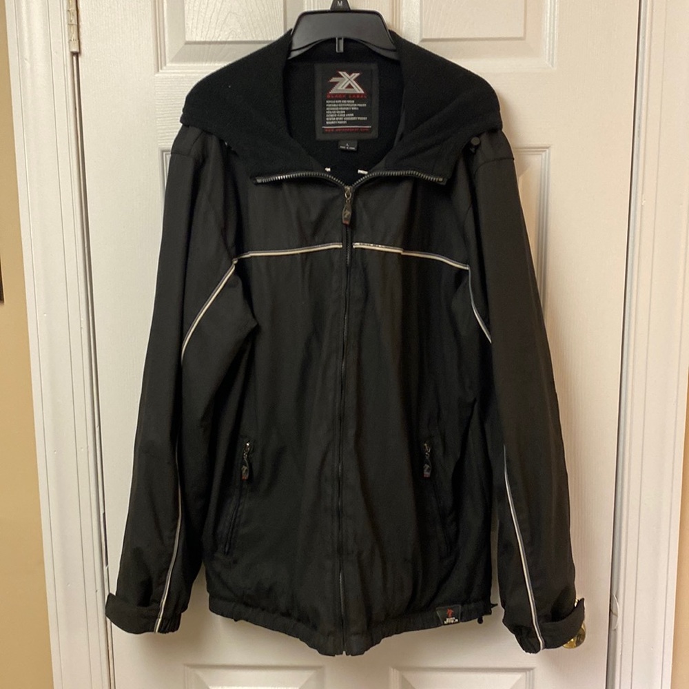 Zero Xposure Black Label Lightweight Snowboarding Jacket. Size: L